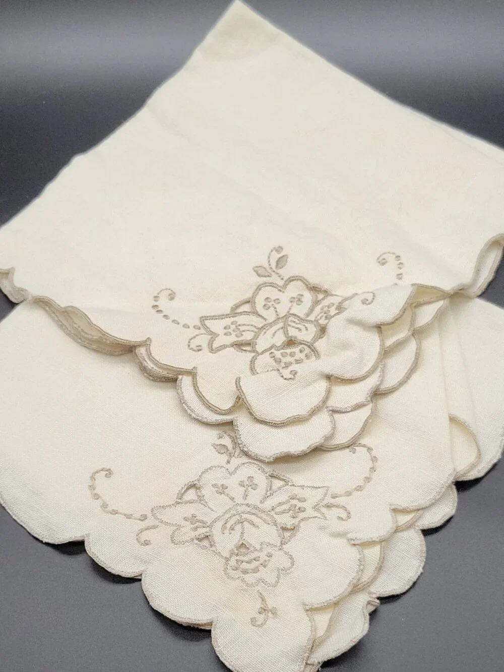 Vintage Classic Floral Embroidered Linen Square Napkins Scalloped Edge Set of 2